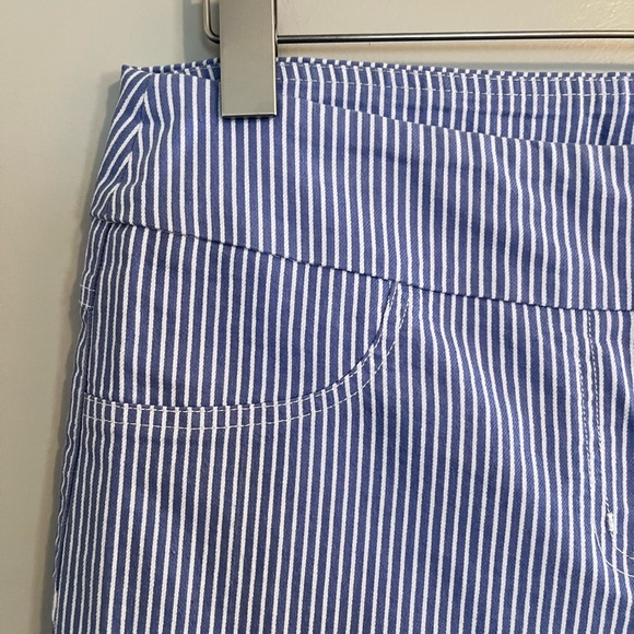 RUBY RD | 8 | Crop with Frayed Hem - Picture 3 of 12